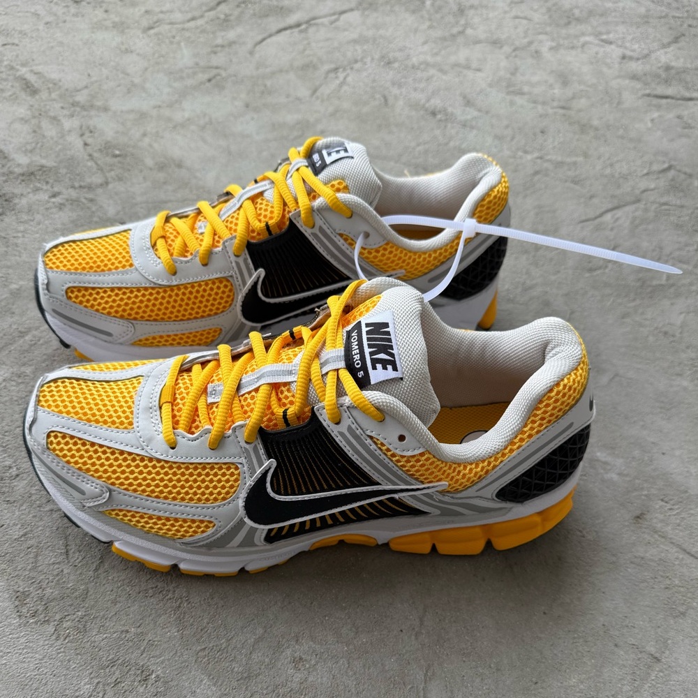 Nike Zoom Vomero 5 University Gold